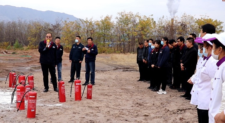 開展消防實(shí)戰(zhàn)演練          提升全員應(yīng)急救援能力