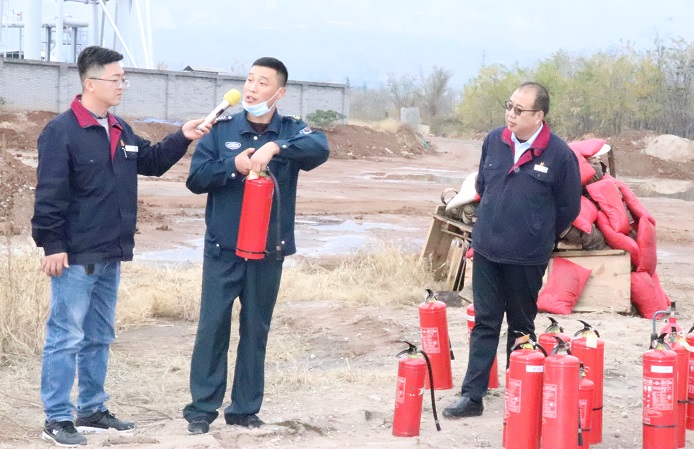開展消防實(shí)戰(zhàn)演練          提升全員應(yīng)急救援能力